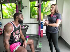 Gros cul, Grosse bite, Gros seins, Sucer une bite, En levrette, Gym, Mère que j'aimerais baiser