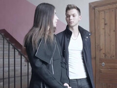 Braunhaarige, Spermaladung, Aufs gesicht abspritzen, Handjob, Hd, Küssen, Pornostars, Rasiert