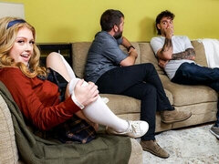 18 ans, Gros cul, Grosse bite, Blonde, En levrette, Seins naturels, Élève, Adolescente