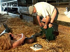 Vollbusig, Geile alte tussi, Bauernhof, Hd, Reif, Im freien, Stiefmutter, Ehefrau