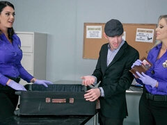 Culo grande, Mamada, Estilo perrito, Ffm, Pajear, Policía, Trio, Tetas