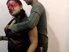 Gros cul, Sucer une bite, Éjaculation interne, Conversation vulgaire, Maman, Douleur, Suçant, Adolescente