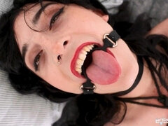 In den arsch, Arsch, Grosser arsch, Fesselspiele, Hd, Masturbation, Zierlich, Gefesselt