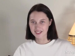 Brunette brune, Mixte, Tir de sperme, Seins naturels, Chatte, Rasée, Maigrichonne, Nénés