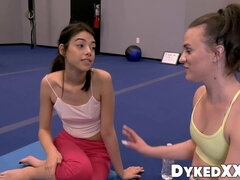 18 летние, Пальцем, Лизание, Милф, Натуральные сиськи, Оргазм, Крошечные, Киски