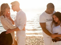 Culo grande, Verga grande, Mamada, Estilo perrito, Cuadrupleta, Interracial, Flaco, Adolescente