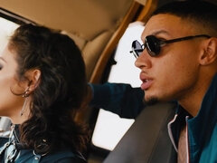 Blondine, Fesselspiele, Auto, Schwanz, Würgen, Latina, Lesbisch, Muschi