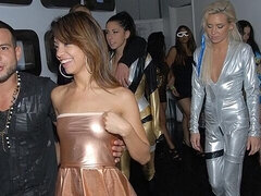 18 ans, Gros cul, Grosse bite, Gros seins, Sucer une bite, Brunette brune, Maigrichonne, Adolescente