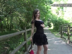 18 ans, Amateur, Gros seins, Brunette brune, Naturelle, Seins naturels, Public, Jouets