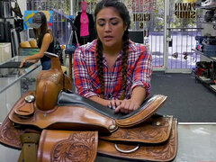 Hot Brunette Latina Pawnshop Amateur Gives Blowjob & Fucking in the Shop before Taking a Facial