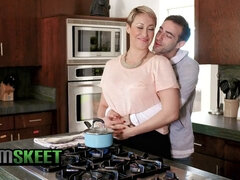 Stellung 69, Leie, Schlafzimmer, Grosser arsch, Grosse titten, Blasen, Hd, Milf