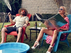 Robe, Lunettes, Branlette thaïlandaise, Talons, De plein air, Piscine, Fumer, Maillot de bain