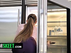 Blond, Oudere vrouw, Moeder die ik wil neuken, Natuurlijke tieten, Rijden, Ruw, Schreeuwen, Tiener