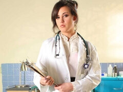 Grosser arsch, Grosser schwanz, Grosse titten, Blasen, Braunhaarige, Hundestellung, Krankenschwester, Kurzes haar