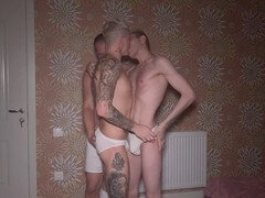 Leie, Blasen, Papi, Kehlenfick, Schwul, Handjob, Jungendliche (18+), Flotter dreier