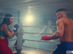 Азиатки, Большая жопа, Большой член, Большие сиськи, Минет, Брюнетки, Спортзал, Милф