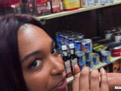 Grosser arsch, Braunhaarige, Vollbusig, Hundestellung, Gesichtssitzen, Piercing, Muschi, Titten