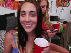 Amerikaans, Bruinharig, Hondjeshouding, Slaapzaal, Sperma in gezicht, Feest, Doordringend, Kut duiken