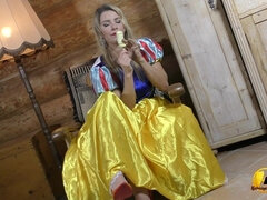 Lieveling, Grote mammen, Masturbatie, Naakt, Kut duiken, Tieten likken, Uniformpje, Nat