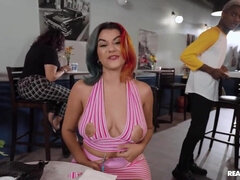 Grosser arsch, Sperma im mund, Flashen, Hardcore, Interrassisch, Öffentlich, Jungendliche (18+), Titten