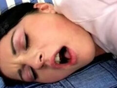 Anal, Brunette brune, Éjaculer dans la bouche, Tir de sperme, En levrette, Humiliation, Embrassement, Jouets