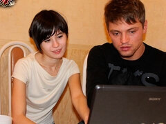 フェラチオ, 茶髪の, 手コキする, オナニー, ロシア人, ガリガリ, ティーン, 三人