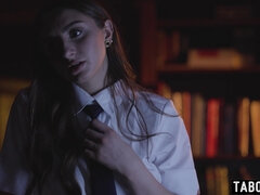 18 jahre, In den arsch, Braunhaarige, Vollbusig, Fingern, Natürlich, Natürlichen titten, Zierlich