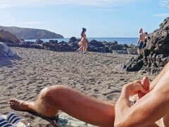 18 jaar, Strand, Flashing, Openbaar, Tiener, Trio, Tieten likken, Onder de rok