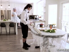 浴室, ベッドルーム, フェラチオ, 手コキする, 異人種間, キッチン, オマンコ, ヒモパン