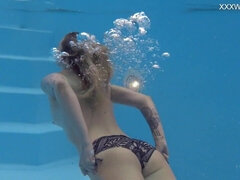 Amateur, Culo, Ex novia, Hembra, Novia, Piscina, Solo, Tatuaje