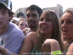 18 jahre, Hochschule, Nackt, Im freien, Öffentlich, Schulmädchen, Jungendliche (18+), Nass