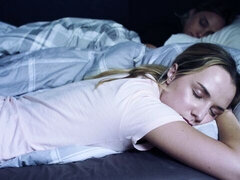 Blasen, Hundestellung, Handjob, Lecken, Muschi, Rasiert, Jungendliche (18+), Titten