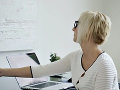 Anal, Nana, Grosse bite, Blonde, Sucer une bite, Éjaculation interne, Lingerie, Secrétaire