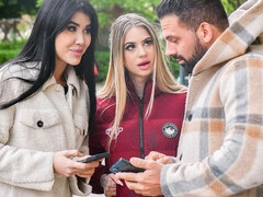 18 jaar, Grote lul, Grote mammen, Pijpbeurt, Hondjeshouding, 1 man 2 vrouwen, Mager, Tiener