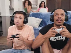 Grosse titten, Blasen, Schwanz, Fetisch, Hardcore, Hd, Lecken, Flotter dreier