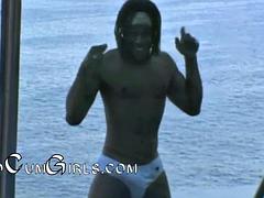 Красотки, Большой член, Минет, Брюнетки, Межрасовый секс, Латиноамериканки, Лесбиянка, Втроем