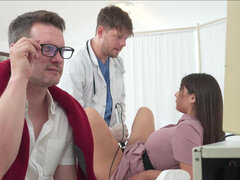 Gros seins, Sucer une bite, Médecin, Robe, Fille latino, Cheveux courts, Serré, Mouillée