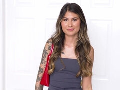 Sucer une bite, Brunette brune, Talons, Embrassement, Masturbation, Réalité, Adolescente, Vierge