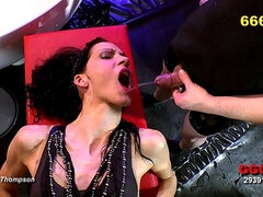 Viele männer bespritzen eine frau, Spermaladung, Gruppensex, Hd, Pissen, Dusche, Schlucken, Flotter dreier