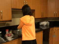 Amateur, Tetas grandes, Morena, Perforación, Orinar, Afeitado, Ducha, Tatuaje