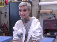 Sucer une bite, Britannique, En levrette, Domination, Fétiche, Hd, Petite femme, Tatouage