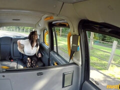 Culo, Coche, Fetiche, Penetracion con dedos, Gafas, Tacones, Ruso, Medias largas