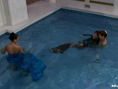 Vestido, Hembra, Desnudo, Pelirrojo, Satén, Sexo soft, Tetas, Bajo el agua