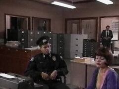 Blasen, Aufs gesicht abspritzen, Handjob, Hardcore, Milf, Polizei, Flotter dreier, Uniform