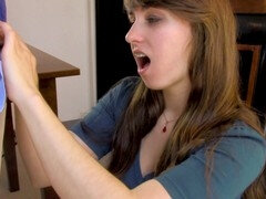 Enthousiasteling, Amerikaans, Kinderoppas, Pijpbeurt, Sperma in mond, Sperma shot, Klein, Tiener