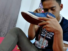 Marcon Wanks to Feet