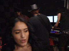 Минет, Латиноамериканки, На публике