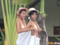 Asiatisch, Blasen, Sperma im mund, Aufs gesicht abspritzen, Filipina, Pool, Flotter dreier, Titten