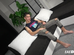 Czech casting couch: Mario Pirozzi's uncut handjob skills will blow your mind!