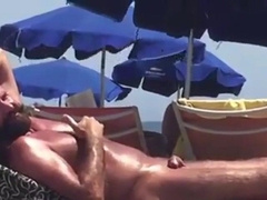 Str8 spy dad cub at the beach
